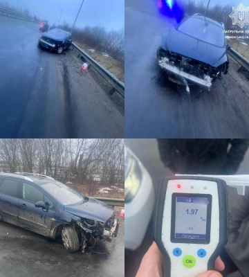 ДТП на трасі Київ-Чоп біля Дубрівки: водій Peugeot врізався у відбійник