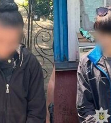 Двох полтавок засудили за підпал автомобіля військових