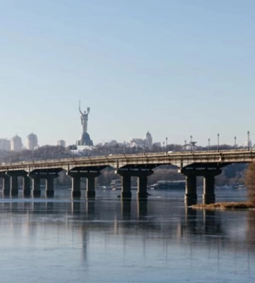 В Киеве проверили мост Патона и ответили, безопасно ли по нему ездить