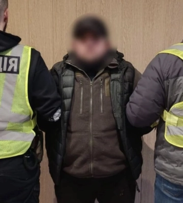 Іноземець танцював на меморіалі пам'яті загиблих захисників у Києві