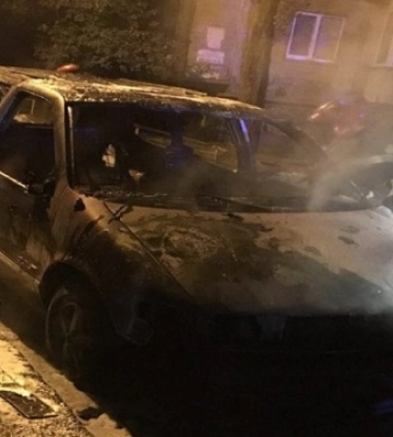 Двох полтавок засудили за підпал автомобіля військових