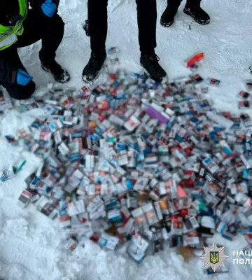 У Києві затримали двох іноземців, які вкрали з кіосків сигарет на 740 тисяч гривень