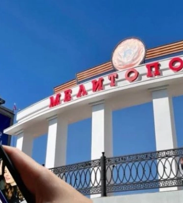 Повестка в кармане: жителям оккупированного Мелитополя навязывают шпионский мессенджер MAX под угрозой штрафов
