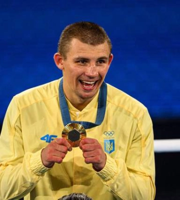 Хижняк дебютирует в профессиональном боксе: ожидания от команды Усика