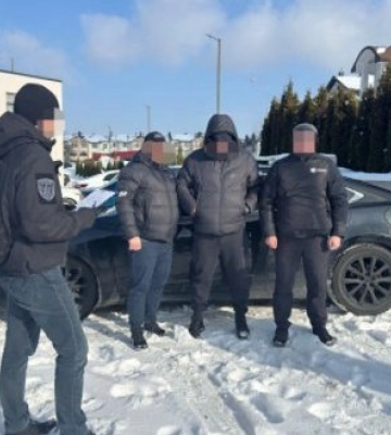 ДБР затримало військового керівника з Рівненщини за оформлення військових на тилові посади. ФОТОрепортаж