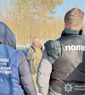Регулярно вимагав гроші від солдата за непереведення його на фронт - на Львівщині викрито командира