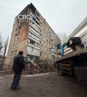 У Кривому Розі «Шахеди» поцілили в девʼятиповерхівку та підприємство, сплахнули пожежі