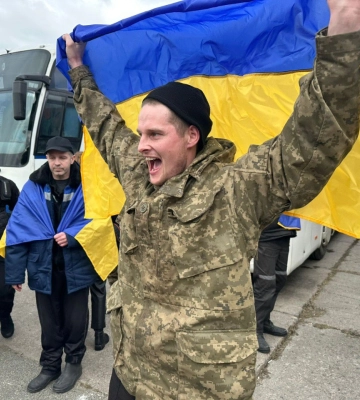 Україна повернула з російського полону ще 300 військових. ФОТО