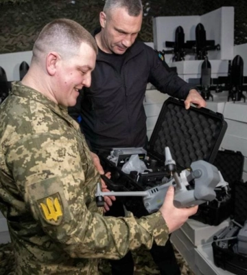 Бійці 5 штурмової бригади отримали від громади Києва 1300 FPV-дронів та "Мавіків", - Кличко