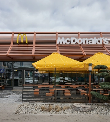 Перший McDonald’s відкрився в Ірпені: де знаходиться і як працює (ФОТО)
