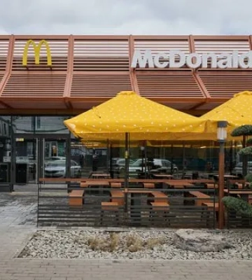Перший McDonald’s відкрився в Ірпені: де знаходиться і як працює (ФОТО)