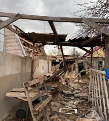 Троє поранених та пошкоджений будинок - у Миколаєві поліцейські документують воєнний злочин рф