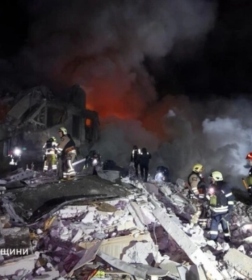Удар по Харкову: рятувальники показали фото та відео з наслідками