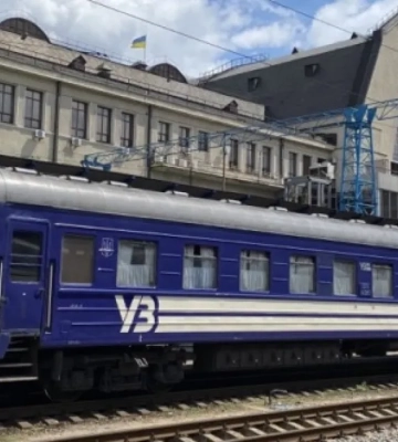 «Укрзалізниця» змінює маршрути низки поїздів через масовану атаку РФ