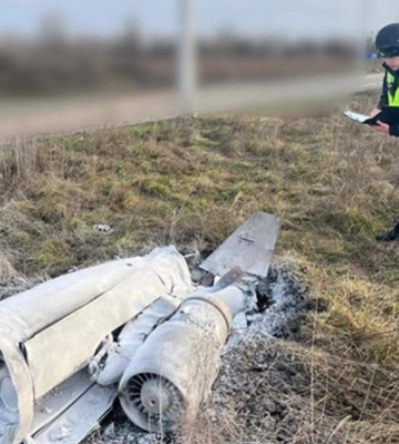 У трьох районах Києва зафіксували падіння уламків після ворожої атаки