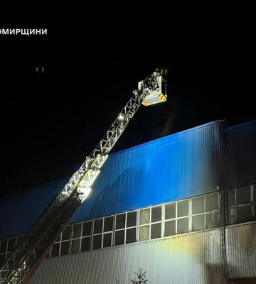 Россия атаковала железнодорожную инфраструктуру в Житомирской области, возникли пожары — фото