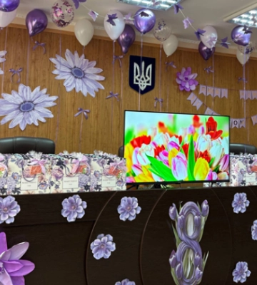 Запорожский окружной административный суд поздравил работниц с Женским днем, фото