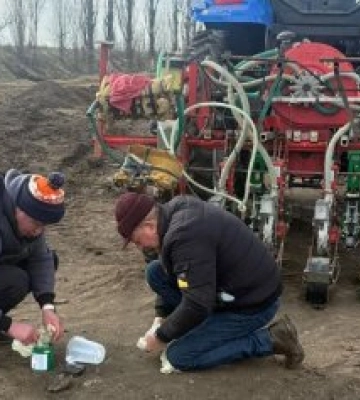 На Миколаївщині у господарствах «ПАЕК» розпочали сівбу ультраранньої моркви