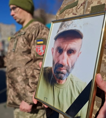 Мав приїхати у відпустку, а повернувся навіки «на щиті»: на Волині попрощалися з Героєм Олександром Маслом