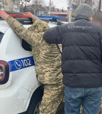 Офіцера ТЦК затримали на Київщині: за долари вирішував "питання мобілізації"