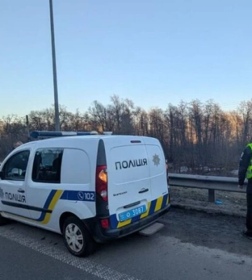 Поліція перекрила шосе на виїзді з Києва: поблизу знайдено бойову частину ворожого дрона