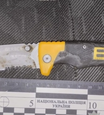 У Дніпрі чоловік під час перевірки документів вдарив ножем військового ТЦК