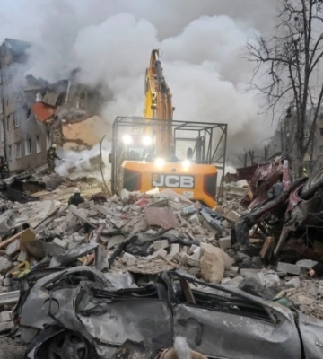 Поліція працює на місці ракетного удару по Харкову 