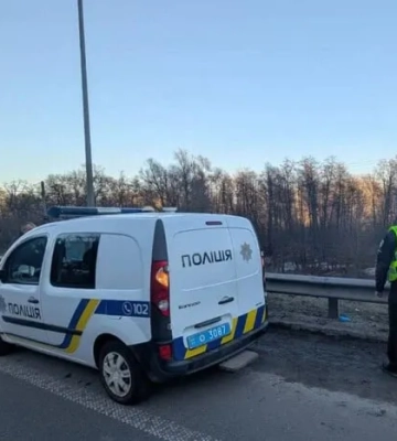 Поліція перекрила шосе на виїзді з Києва: поблизу знайдено бойову частину ворожого дрона