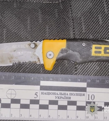 У Дніпрі чоловік під час перевірки документів вдарив ножем військового ТЦК