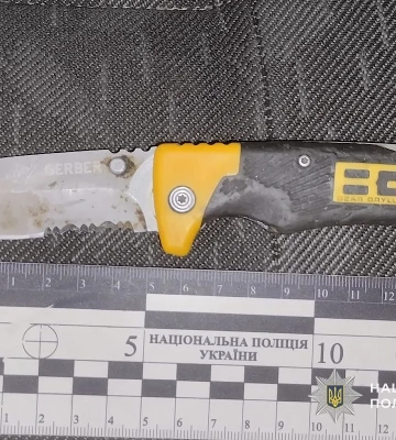 У Дніпрі чоловік під час перевірки документів вдарив ножем військового ТЦК