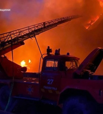 Росіяни атакували рятувальників на Дніпропетровщині: знищено пожежний автомобіль. ФОТОрепортаж