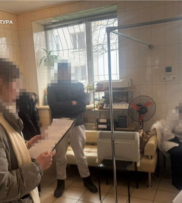 У Дніпрі чоловік вдарив військового ТЦК ножем