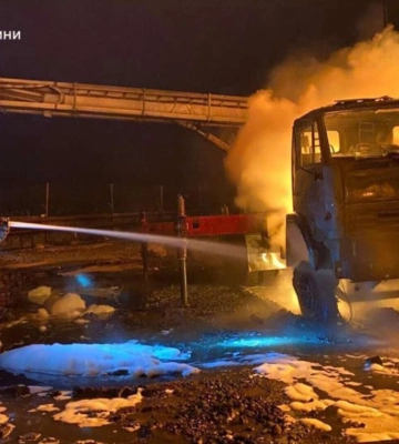 Атакували під час ліквідації пожежі: на Дніпропетровщині росіяни вдарили по рятувальникам