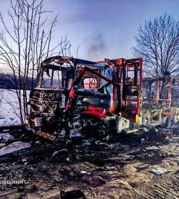 Окупанти вдарили по рятувальниках ДСНС на Харківщині: пожежна машина знищена повністю