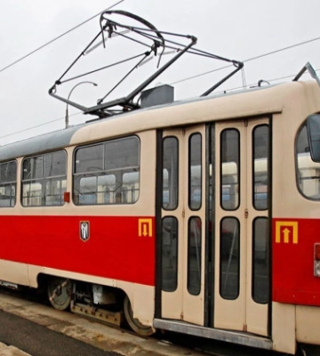 У Києві через ремонт колій на Кирилівській змінять маршрути чотирьох трамваїв