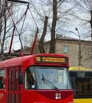 Транспорт не працює як зазвичай: у Дніпрі перекриття та ремонт колій