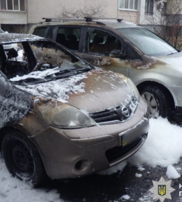 У Києві чоловік підпалив автомобіль сусідки через образу — тепер йому загрожує в’язниця