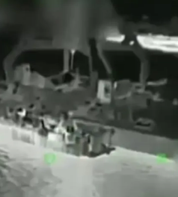 Сили оборони вразили десантний катер РФ у Криму (відео)