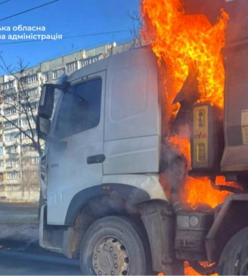 У Запоріжжі після вибуху загорілася вантажівка (ВІДЕО)