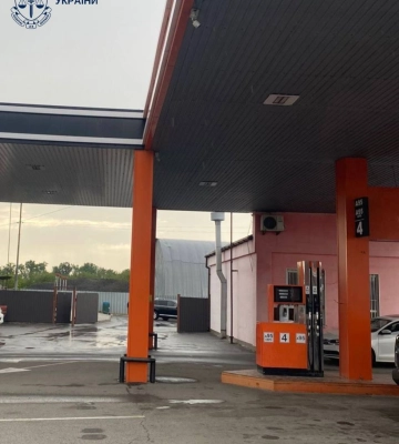 Постачали фальсифікат на АЗС: на Київщині "закрили" нелегальну нафтобазу