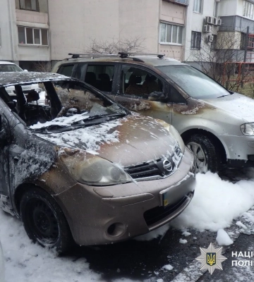 Фото: У Києві чоловік спалив автівку сусідки через давню образу