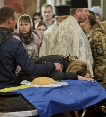 Луцьк у скорботі: в останню дорогу провели захисників Андрія Міщука та Андрія Смалюка