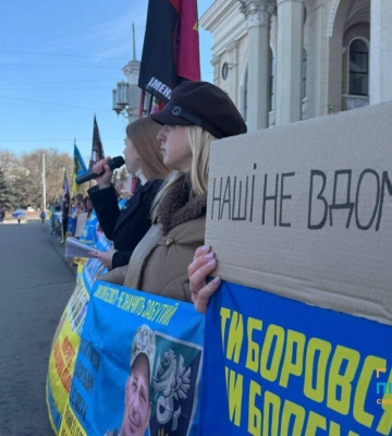 «Моє свято – твоє повернення»: в Одесі 8 березня нагадали про безвісти зниклих та полонених захисників і цивільних