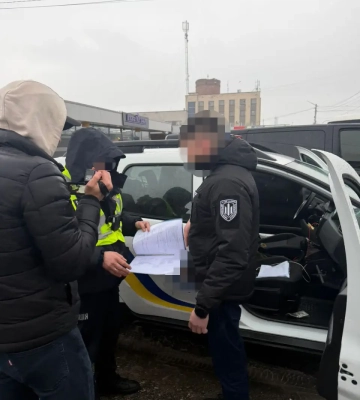 Офіцер ТЦК на Київщині за $4 тис. обіцяв допомогти оновити облікові дані без мобілізації. Його затримали. ФОТО
