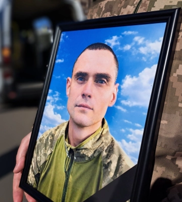 Луцьк у скорботі: в останню дорогу провели захисників Андрія Міщука та Андрія Смалюка