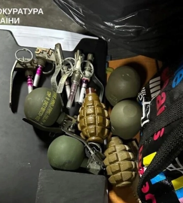 Автомати, гранати та 8 тис. набоїв: у Києві викрито торговців зброєю 
