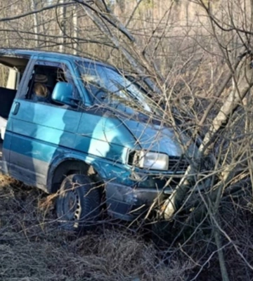 В Волыни группа людей заблокировала автомобиль ТЦК, избила военного и забрала военнообязанного