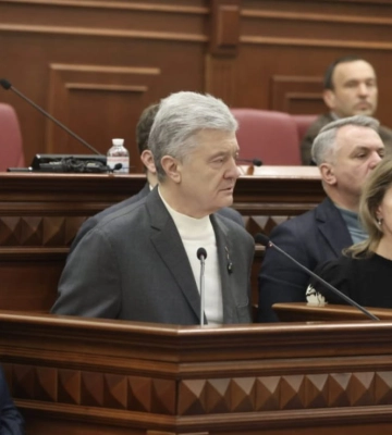 "Треба готувати місто до зими": Порошенко в Київраді закликав припинити політичні конфлікти навколо столиці (Відео)
