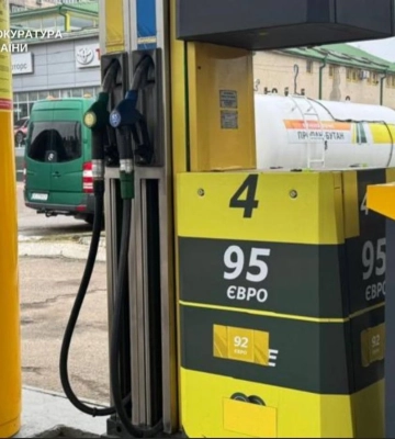 У Чернівецькій та Хмельницькій областях викрили мережу підпільних АЗС - вилучено понад 62 тис. літрів пального
