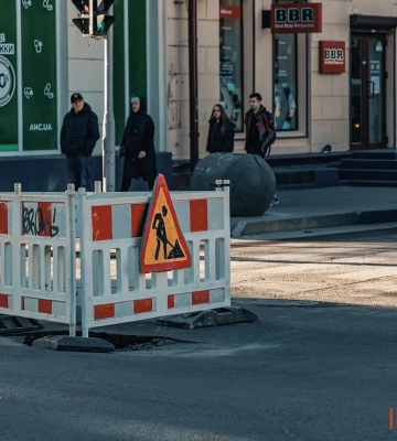 У центрі Дніпра провалилася дорога, - ФОТО